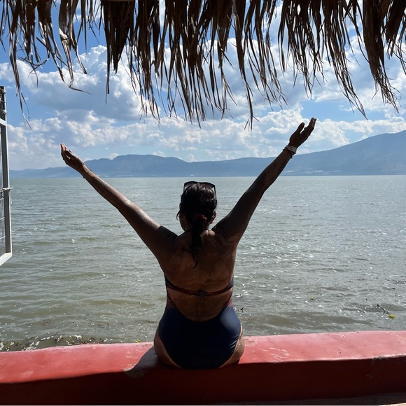 Meet your Posher, Veronica - Picture 2 of 2